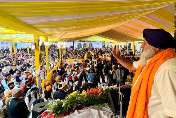 ਸੁਖਬੀਰ ਸਿੰਘ ਬਾਦਲ ਸੰਗਤ ਨੂੰ ਸੰਬੋਧਨ ਕਰਦੇ ਹੋਏ।