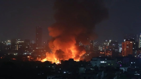 ਕੋਰੇਲ ਝੁੱਗੀ ਬਸਤੀ ਵਿੱਚ ਉੱਠ ਰਹੀਆਂ ਅੱਗ ਦੀਆਂ ਲਪਟਾਂ । ਫੋਟੋ: ਢਾਕਾ ਟ੍ਰਿਬਿਊਨ ਕੋਰੇਲ ਝੁੱਗੀ ਬਸਤੀ ਵਿੱਚ ਉੱਠ ਰਹੀਆਂ ਅੱਗ ਦੀਆਂ ਲਪਟਾਂ । ਫੋਟੋ: ਢਾਕਾ ਟ੍ਰਿਬਿਊਨ