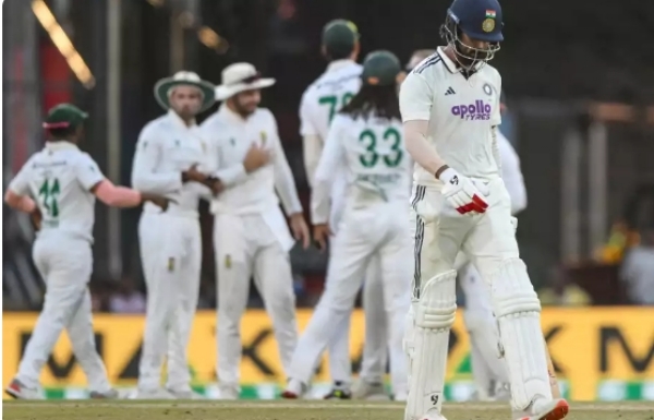 ਆਊਟ ਹੋਣ ਤੋਂ ਬਾਅਦ ਪੈਵੇਲੀਅਨ ਜਾਂਦੇ ਕੇਐਲ ਰਾਹੁਲ।