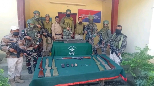 ਮਣੀਪੁਰ ਵਿੱਚ ਬਰਾਮਦ ਹਥਿਆਰ ਅਤੇ ਵਿਸਫੋਟਕ ।