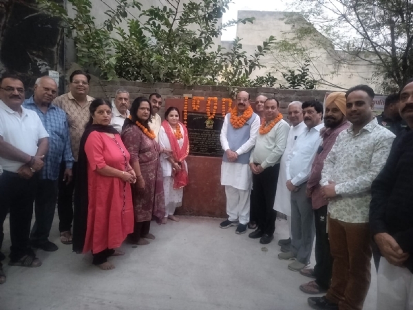 ਕੈਬਨਿਟ ਮੰਤਰੀ ਮੋਹਿੰਦਰ ਭਗਤ ਵੱਲੋਂ ਏਕਤਾ ਵਿਹਾਰ ਕਲੋਨੀ ’ਚ 27 ਲੱਖ ਦੀ ਲਾਗਤ ਨਾਲ ਤਿਆਰ ਤਿੰਨ ਸੜਕਾਂ ਦਾ ਉਦਘਾਟਨ