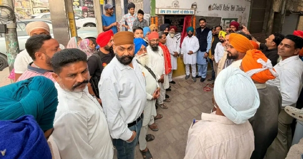 ਨੀਂਹ ਪੱਥਰ ਰਖਵਾਉਣ ਸਮੇਂ ਵਿਧਾਇਕ ਸ਼ੈਰੀ ਕਲਸੀ ਅਤੇ ਹੋਰ।