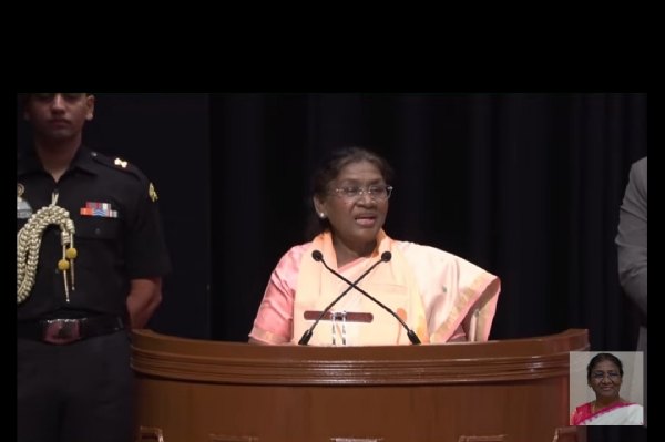 ਰਾਸ਼ਟਰਪਤੀ ਦ੍ਰੋਪਦੀ ਮੁਰਮੂ ਹਰਿਦੁਆਰ ਪਤੰਜਲੀ ਯੂਨੀਵਰਸਿਟੀ ਦੇ ਦੂਜੇ ਕਨਵੋਕੇਸ਼ਨ ਨੂੰ ਸੰਬੋਧਨ ਕਰਦੇ ਹੋਏ।