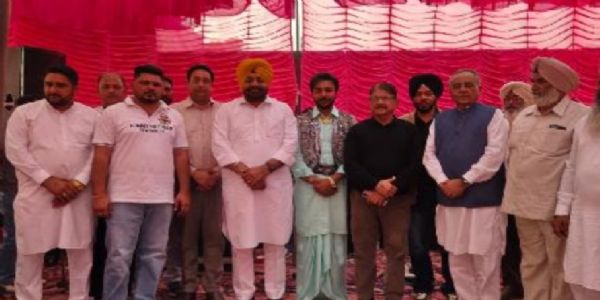 ਵਿਧਾਇਕ ਗੁਰਦੀਪ ਰੰਧਾਵਾ ਤੇ ਰਮਨ ਬਹਿਲ ਨੇ ਪਿੰਡ ਗੁਣੀਆ ਵਿਖੇ ਛਿੰਝ ਮੇਲੇ 