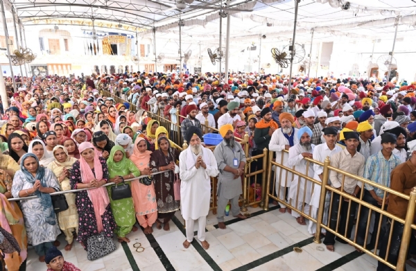 ਸ੍ਰੀ ਗੁਰੂ ਨਾਨਕ ਦੇਵ ਜੀ ਦੇ ਪ੍ਰਕਾਸ਼ ਪੁਰਬ ਮੌਕੇ ਸੱਚਖੰਡ ਸ੍ਰੀ ਹਰਿਮੰਦਰ ਸਾਹਿਬ ਵਿਖੇ ਲੱਖਾਂ ਸੰਗਤਾਂ ਹੋਈਆਂ ਨਤਮਸਤਕ ਸ੍ਰੀ ਗੁਰੂ ਨਾਨਕ ਦੇਵ ਜੀ ਦੇ ਪ੍ਰਕਾਸ਼ ਪੁਰਬ ਮੌਕੇ ਸੱਚਖੰਡ ਸ੍ਰੀ ਹਰਿਮੰਦਰ ਸਾਹਿਬ ਵਿਖੇ ਲੱਖਾਂ ਸੰਗਤਾਂ ਹੋਈਆਂ ਨਤਮਸਤਕ