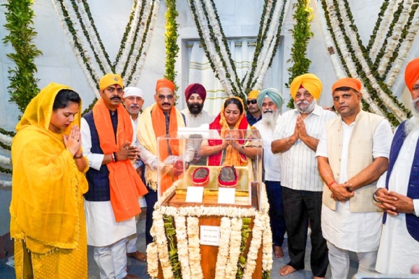 ਦਿੱਲੀ ਦੀ ਮੁੱਖ ਮੰਤਰੀ ਰੇਖਾ ਗੁਪਤਾ ਪਟਨਾ ਸਾਹਿਬ ਵਿਖੇ ਤਖ਼ਤ ਸ੍ਰੀ ਹਰਿਮੰਦਰ ਜੀ ਵਿਖੇ ।