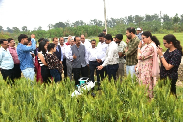 ਵਾਈਸ ਚਾਂਸਲਰ ਐਸਕੇਯੂਏਐਸਟੀ ਜੰਮੂ ਫਸਲ ਵਿਗਿਆਨ ਵਿੱਚ ਉੱਨਤ ਖੋਜ ਉਪਕਰਣਾਂ ਦੇ ਸੰਚਾਲਨ ਨੂੰ ਕਮਿਸ਼ਨ ਦਿੰਦੇ ਹੋਏ ਵਾਈਸ ਚਾਂਸਲਰ ਐਸਕੇਯੂਏਐਸਟੀ ਜੰਮੂ ਫਸਲ ਵਿਗਿਆਨ ਵਿੱਚ ਉੱਨਤ ਖੋਜ ਉਪਕਰਣਾਂ ਦੇ ਸੰਚਾਲਨ ਨੂੰ ਕਮਿਸ਼ਨ ਦਿੰਦੇ ਹੋਏ