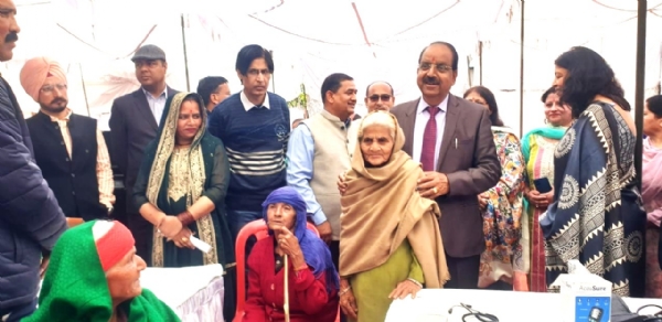 ਵਾਈਸ ਚਾਂਸਲਰ ਸਕੁਆਸਟ ਜੰਮੂ ਰਿਆਸੀ ਦੀਆਂ ਮਹਿਲਾ ਕਿਸਾਨਾਂ ਨਾਲ ਅੰਤਰਰਾਸ਼ਟਰੀ ਮਹਿਲਾ ਦਿਵਸ ਮਨਾਉਂਦੇ ਹੋਏ ਵਾਈਸ ਚਾਂਸਲਰ ਸਕੁਆਸਟ ਜੰਮੂ ਰਿਆਸੀ ਦੀਆਂ ਮਹਿਲਾ ਕਿਸਾਨਾਂ ਨਾਲ ਅੰਤਰਰਾਸ਼ਟਰੀ ਮਹਿਲਾ ਦਿਵਸ ਮਨਾਉਂਦੇ ਹੋਏ