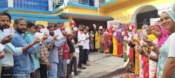 ਵੋਟ ਪਾਉਣ ਵਾਲੇ ਵੋਟਰਾਂ ਦੀ ਤਸਵੀਰ। ਵੋਟ ਪਾਉਣ ਵਾਲੇ ਵੋਟਰਾਂ ਦੀ ਤਸਵੀਰ।