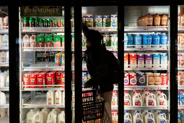 ਯੂਐਸ ਸਪਲੀਮੈਂਟਲ ਨਿਊਟ੍ਰੀਸ਼ਨ ਅਸਿਸਟੈਂਸ ਪ੍ਰੋਗਰਾਮ, ਜਿਸਨੂੰ ਐਸਐਨਏਪੀ ਜਾਂ ਫੂਡ ਸਟੈਂਪਸ ਵੀ ਕਿਹਾ ਜਾਂਦਾ ਹੈ, ਲਗਭਗ ਅੱਠ ਅਮਰੀਕੀਆਂ ਵਿੱਚੋਂ ਇੱਕ ਨੂੰ ਸਹਾਇਤਾ ਪ੍ਰਦਾਨ ਕਰਦਾ ਹੈ। ਫੋਟੋ ਦ ਨਿਊਯਾਰਕ ਟਾਈਮਜ਼ ਦੀ ਸ਼ਿਸ਼ਟਾਚਾਰ ਨਾਲ। ਯੂਐਸ ਸਪਲੀਮੈਂਟਲ ਨਿਊਟ੍ਰੀਸ਼ਨ ਅਸਿਸਟੈਂਸ ਪ੍ਰੋਗਰਾਮ, ਜਿਸਨੂੰ ਐਸਐਨਏਪੀ ਜਾਂ ਫੂਡ ਸਟੈਂਪਸ ਵੀ ਕਿਹਾ ਜਾਂਦਾ ਹੈ, ਲਗਭਗ ਅੱਠ ਅਮਰੀਕੀਆਂ ਵਿੱਚੋਂ ਇੱਕ ਨੂੰ ਸਹਾਇਤਾ ਪ੍ਰਦਾਨ ਕਰਦਾ ਹੈ। ਫੋਟੋ ਦ ਨਿਊਯਾਰਕ ਟਾਈਮਜ਼ ਦੀ ਸ਼ਿਸ਼ਟਾਚਾਰ ਨਾਲ।