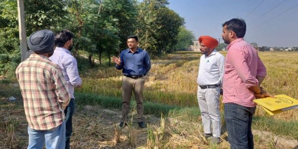 ਕਿਸਾਨ ਝੋਨੇ ਦੀ ਪਰਾਲੀ ਨੂੰ ਖੇਤਾਂ ਵਿੱਚ ਵਾਹ ਕੇ ਜਾਂ ਗੱਠਾਂ ਬਣਾ ਕੇ ਵਾਤਾਵਰਣ ਨੂੰ ਪ੍ਰਦੂਸ਼ਿਤ ਹੋਣ ਤੋਂ ਬਚਾਉਣ: ਡੀ. ਸੀ.