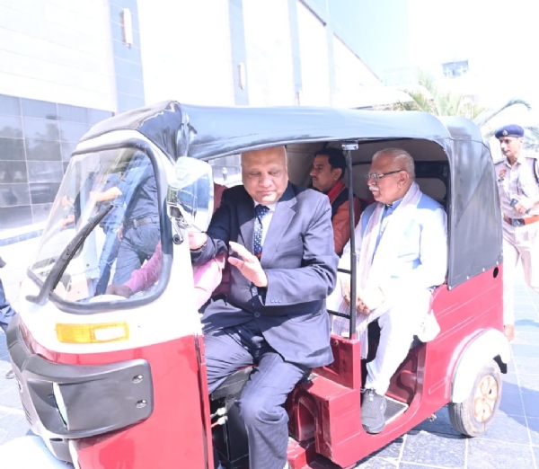 ਕੇਂਦਰੀ ਮੰਤਰੀ ਮਨੋਹਰ ਲਾਲ ਨੇ ਅਰਬਨ ਮੋਬਿਲਿਟੀ ਇੰਡੀਆ ਕਾਨਫਰੰਸ ਵਿੱਚ ਪ੍ਰਦਰਸ਼ਨੀ ਦਾ ਉਦਘਾਟਨ ਕੀਤਾ। ਕੇਂਦਰੀ ਮੰਤਰੀ ਮਨੋਹਰ ਲਾਲ ਨੇ ਅਰਬਨ ਮੋਬਿਲਿਟੀ ਇੰਡੀਆ ਕਾਨਫਰੰਸ ਵਿੱਚ ਪ੍ਰਦਰਸ਼ਨੀ ਦਾ ਉਦਘਾਟਨ ਕੀਤਾ।