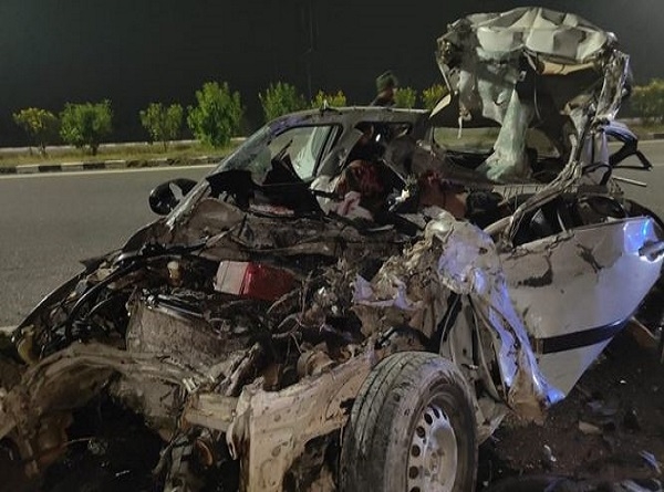 ਹਾਦਸਾਗ੍ਰਸਤ ਕਾਰ ਹਾਦਸਾਗ੍ਰਸਤ ਕਾਰ