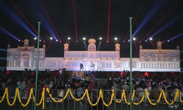 ਸ੍ਰੀ ਗੁਰੂ ਤੇਗ ਬਹਾਦਰ ਜੀ ਦੇ ਸ਼ਹੀਦੀ ਦਿਹਾੜੇ ਨੂੰ ਸਮਰਪਿਤ ਲਾਈਟ ਐਂਡ ਸਾਉਂਡ ਸਮਾਰੋਹ ਦਾ ਦ੍ਰਿਸ਼। ਸ੍ਰੀ ਗੁਰੂ ਤੇਗ ਬਹਾਦਰ ਜੀ ਦੇ ਸ਼ਹੀਦੀ ਦਿਹਾੜੇ ਨੂੰ ਸਮਰਪਿਤ ਲਾਈਟ ਐਂਡ ਸਾਉਂਡ ਸਮਾਰੋਹ ਦਾ ਦ੍ਰਿਸ਼।