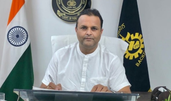 ਬੈਕਫਿੰਕੇ ਦੇ ਚੇਅਰਮੈਨ ਸੰਦੀਪ ਸੈਣੀ ਬੈਕਫਿੰਕੇ ਦੇ ਚੇਅਰਮੈਨ ਸੰਦੀਪ ਸੈਣੀ