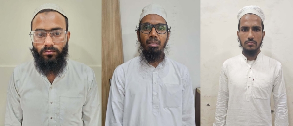 ਗੁਜਰਾਤ ਏਟੀਐਸ ਵੱਲੋਂ ਗ੍ਰਿਫ਼ਤਾਰ ਮੁਲਜ਼ਮ ਗੁਜਰਾਤ ਏਟੀਐਸ ਵੱਲੋਂ ਗ੍ਰਿਫ਼ਤਾਰ ਮੁਲਜ਼ਮ