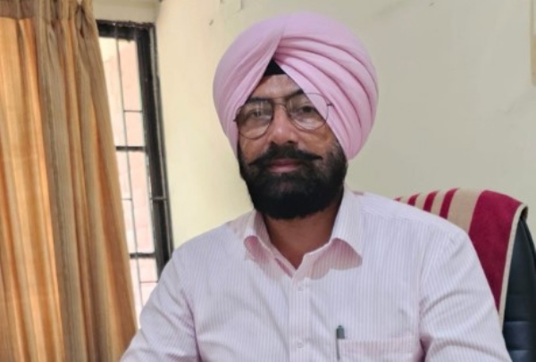 ਵਰਿਆਮ ਸਿੰਘ ਡਿਪਟੀ ਡਾਇਰੈਕਟਰ ਡੇਅਰੀ ਵਿਕਾਸ ਗੁਰਦਾਸਪੁਰ ਜਾਣਕਾਰੀ ਦਿੰਦੇ ਹੋਏ। ਵਰਿਆਮ ਸਿੰਘ ਡਿਪਟੀ ਡਾਇਰੈਕਟਰ ਡੇਅਰੀ ਵਿਕਾਸ ਗੁਰਦਾਸਪੁਰ ਜਾਣਕਾਰੀ ਦਿੰਦੇ ਹੋਏ।