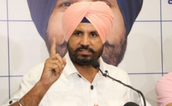 ਪੰਜਾਬ ਕਾਂਗਰਸ ਦੇ ਪ੍ਰਧਾਨ ਅਤੇ ਲੁਧਿਆਣਾ ਦੇ ਸੰਸਦ ਮੈਂਬਰ ਰਾਜਾ ਵੜਿੰਗ