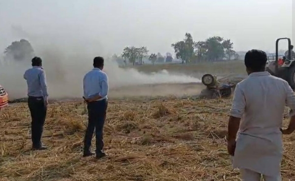 ਡੀ. ਸੀ. ਬਰਨਾਲਾ ਵੱਖ ਵੱਖ ਪਿੰਡਾਂ ਦਾ ਦੌਰਾ ਕਰਨ ਦੌਰਾਨ। ਡੀ. ਸੀ. ਬਰਨਾਲਾ ਵੱਖ ਵੱਖ ਪਿੰਡਾਂ ਦਾ ਦੌਰਾ ਕਰਨ ਦੌਰਾਨ।