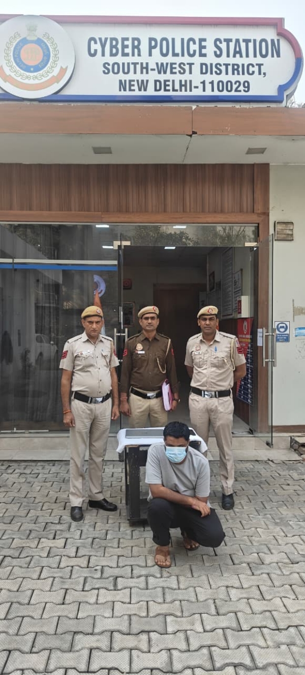 ਧੋਖਾਧੜੀ ਦੇ ਮਾਮਲੇ ਵਿੱਚ ਗ੍ਰਿਫ਼ਤਾਰ ਕੀਤੇ ਗਏ ਮੁਲਜ਼ਮ ਦੀ ਫੋਟੋ।