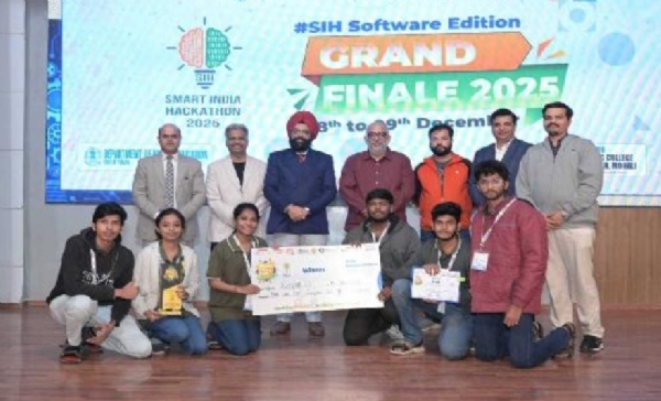 ਸੀਈਸੀ-ਸੀਜੀਸੀ ਲਾਂਡਰਾਂ ਵਿਖੇ ਐਸਆਈਐਚ-2025 ਸਾਫਟਵੇਅਰ ਐਡੀਸ਼ਨ ਦੇ ਗ੍ਰੈਂਡ ਫਿਨਾਲੇ ਵਿੱਚ ਜੇਤੂ ਟੀਮ. ਸੀਈਸੀ-ਸੀਜੀਸੀ ਲਾਂਡਰਾਂ ਵਿਖੇ ਐਸਆਈਐਚ-2025 ਸਾਫਟਵੇਅਰ ਐਡੀਸ਼ਨ ਦੇ ਗ੍ਰੈਂਡ ਫਿਨਾਲੇ ਵਿੱਚ ਜੇਤੂ ਟੀਮ.