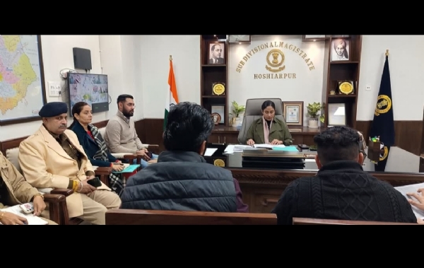 ਐਸ ਡੀ ਐਮ ਵੱਖ-ਵੱਖ ਮੁੱਦਿਆਂ ਦੀ ਸਮੀਖਿਆ ਕਰਨ ਲਈ ਮਹੱਤਵਪੂਰਨ ਮੀਟਿੰਗ ਦੌਰਾਨ. ਐਸ ਡੀ ਐਮ ਵੱਖ-ਵੱਖ ਮੁੱਦਿਆਂ ਦੀ ਸਮੀਖਿਆ ਕਰਨ ਲਈ ਮਹੱਤਵਪੂਰਨ ਮੀਟਿੰਗ ਦੌਰਾਨ.