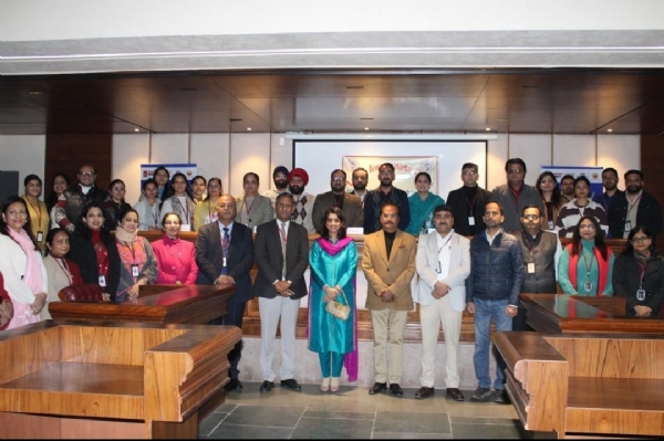 ਜ਼ਿਲ੍ਹਾ ਕਾਨੂੰਨੀ ਸੇਵਾਵਾਂ ਅਥਾਰਟੀ ਵੱਲੋਂ ਚੰਡੀਗੜ੍ਹ ਯੂਨੀਵਰਸਿਟੀ, ਘੜੂੰਆਂ ਵਿਖੇ ਕਰਵਾਏ ਮਨੁੱਖੀ ਅਧਿਕਾਰ ਦਿਵਸ ਮੌਕੇ ਸੈਮੀਨਾਰ ਦਾ ਦ੍ਰਿਸ਼. ਜ਼ਿਲ੍ਹਾ ਕਾਨੂੰਨੀ ਸੇਵਾਵਾਂ ਅਥਾਰਟੀ ਵੱਲੋਂ ਚੰਡੀਗੜ੍ਹ ਯੂਨੀਵਰਸਿਟੀ, ਘੜੂੰਆਂ ਵਿਖੇ ਕਰਵਾਏ ਮਨੁੱਖੀ ਅਧਿਕਾਰ ਦਿਵਸ ਮੌਕੇ ਸੈਮੀਨਾਰ ਦਾ ਦ੍ਰਿਸ਼.