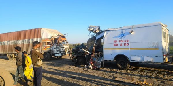 ਮੱਧ ਪ੍ਰਦੇਸ਼: ਭਿਆਨਕ ਸੜਕ ਹਾਦਸੇ ਵਿੱਚ ਮੋਰੇਨਾ ਬੰਬ ਸਕੁਐਡ ਦੇ ਚਾਰ ਜਵਾਨਾਂ ਦੀ ਗਈ ਜਾਨ, ਇੱਕ ਗੰਭੀਰ ਜ਼ਖਮੀ