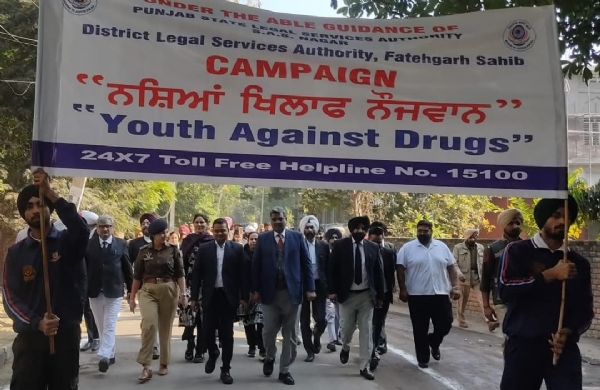 ਜਿ਼ਲ੍ਹਾ ਤੇ ਸੈਸ਼ਨ ਜੱਜ ਅਰੁਣ ਗੁਪਤਾ ਤੇ ਐਸ.ਐਸ.ਪੀ ਸ਼ੁਭਮ ਅਗਰਵਾਲ ਦੀ ਅਗਵਾਈ ਹੇਠ ਆਯੋਜਿਤ ਵਿਸ਼ਾਲ ਵਾਕਾਥੌਨ ਦਾ ਦ੍ਰਿਸ਼. ਜਿ਼ਲ੍ਹਾ ਤੇ ਸੈਸ਼ਨ ਜੱਜ ਅਰੁਣ ਗੁਪਤਾ ਤੇ ਐਸ.ਐਸ.ਪੀ ਸ਼ੁਭਮ ਅਗਰਵਾਲ ਦੀ ਅਗਵਾਈ ਹੇਠ ਆਯੋਜਿਤ ਵਿਸ਼ਾਲ ਵਾਕਾਥੌਨ ਦਾ ਦ੍ਰਿਸ਼.