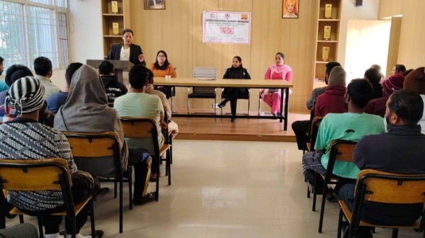 ਜ਼ਿਲ੍ਹਾ ਕਾਨੂੰਨੀ ਸੇਵਾਵਾਂ ਅਥਾਰਟੀ ਪਿੰਡ-ਪਿੰਡ ਜਾ ਕੇ ਨਸ਼ਾ-ਮੁਕਤ ਸਮਾਜ ਦੀ ਸਿਰਜਣਾ ਲਈ ਜਾਗਰੂਕ ਕਰਨ ਮੌਕੇ। ਜ਼ਿਲ੍ਹਾ ਕਾਨੂੰਨੀ ਸੇਵਾਵਾਂ ਅਥਾਰਟੀ ਪਿੰਡ-ਪਿੰਡ ਜਾ ਕੇ ਨਸ਼ਾ-ਮੁਕਤ ਸਮਾਜ ਦੀ ਸਿਰਜਣਾ ਲਈ ਜਾਗਰੂਕ ਕਰਨ ਮੌਕੇ।