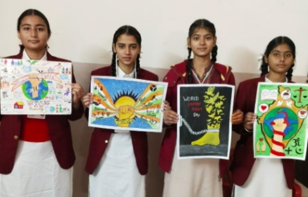 ਮਨੁੱਖੀ ਅਧਿਕਾਰ ਦਿਵਸ ਮੌਕੇ ਸਕੂਲ ਪੱਧਰੀ ਪੇਂਟਿੰਗ,ਪੋਸਟਰ ਮੁਕਾਬਲੇ ’ਚ ਭਾਗ ਲੈਣ ਵਾਲੀਆ ਵਿਦਿਆਰਥਣਾ।ਂ ਮਨੁੱਖੀ ਅਧਿਕਾਰ ਦਿਵਸ ਮੌਕੇ ਸਕੂਲ ਪੱਧਰੀ ਪੇਂਟਿੰਗ,ਪੋਸਟਰ ਮੁਕਾਬਲੇ ’ਚ ਭਾਗ ਲੈਣ ਵਾਲੀਆ ਵਿਦਿਆਰਥਣਾ।ਂ