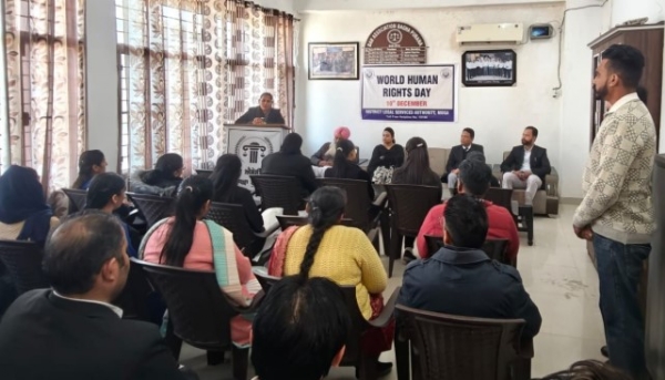 ਜ਼ਿਲ੍ਹਾ ਕਾਨੂੰਨੀ ਸੇਵਾਵਾਂ ਅਥਾਰਟੀ ਮੋਗਾ ਵੱਲੋਂ ਡੀ.ਐੱਮ. ਕਾਲਜ ਮੋਗਾ ਵਿਖੇ ਮਨਾਇਆ ਵਰਲਡ ਹਿਊਮਨ ਰਾਈਟਸ ਦਿਵਸ ਦਾ ਦ੍ਰਿਸ਼। ਜ਼ਿਲ੍ਹਾ ਕਾਨੂੰਨੀ ਸੇਵਾਵਾਂ ਅਥਾਰਟੀ ਮੋਗਾ ਵੱਲੋਂ ਡੀ.ਐੱਮ. ਕਾਲਜ ਮੋਗਾ ਵਿਖੇ ਮਨਾਇਆ ਵਰਲਡ ਹਿਊਮਨ ਰਾਈਟਸ ਦਿਵਸ ਦਾ ਦ੍ਰਿਸ਼।