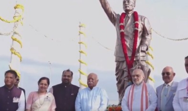 ਅੰਡੇਮਾਨ ਅਤੇ ਨਿਕੋਬਾਰ ਵਿੱਚ ਅਮਿਤ ਸ਼ਾਹ ਅਤੇ ਮੋਹਨ ਭਾਗਵਤ ਸਾਵਰਕਰ ਦੀ ਮੂਰਤੀ ਦਾ ਉਦਘਾਟਨ ਕਰਦੇ ਹੋਏ। ਅੰਡੇਮਾਨ ਅਤੇ ਨਿਕੋਬਾਰ ਵਿੱਚ ਅਮਿਤ ਸ਼ਾਹ ਅਤੇ ਮੋਹਨ ਭਾਗਵਤ ਸਾਵਰਕਰ ਦੀ ਮੂਰਤੀ ਦਾ ਉਦਘਾਟਨ ਕਰਦੇ ਹੋਏ।