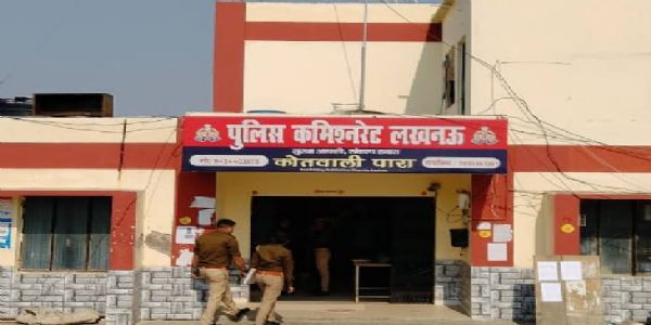 ਲਖਨਊ : ਪ੍ਰੇਮੀ ਨੇ ਘਰ ਅੰਦਰ ਵੜਕੇ ਪ੍ਰੇਮਿਕਾ ਨੂੰ ਮਾਰੀ ਗੋਲੀ, ਮੁਲਜ਼ਮ ਫਰਾਰ