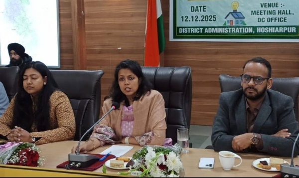 ਜ਼ਿਲ੍ਹਾ ਪ੍ਰਬੰਧਕੀ ਕੰਪਲੈਕਸ ਵਿਖੇ ਰੈੱਡ ਕਰਾਸ ਸੋਸਾਇਟੀ ਅਤੇ ਜ਼ਿਲ੍ਹਾ ਪ੍ਰਸ਼ਾਸਨ ਅਧਿਕਾਰੀਆ ਨਾਲ ਮੀਟਿੰਗ ਦੌਰਾਨ ਡੀ. ਸੀ.। ਜ਼ਿਲ੍ਹਾ ਪ੍ਰਬੰਧਕੀ ਕੰਪਲੈਕਸ ਵਿਖੇ ਰੈੱਡ ਕਰਾਸ ਸੋਸਾਇਟੀ ਅਤੇ ਜ਼ਿਲ੍ਹਾ ਪ੍ਰਸ਼ਾਸਨ ਅਧਿਕਾਰੀਆ ਨਾਲ ਮੀਟਿੰਗ ਦੌਰਾਨ ਡੀ. ਸੀ.।