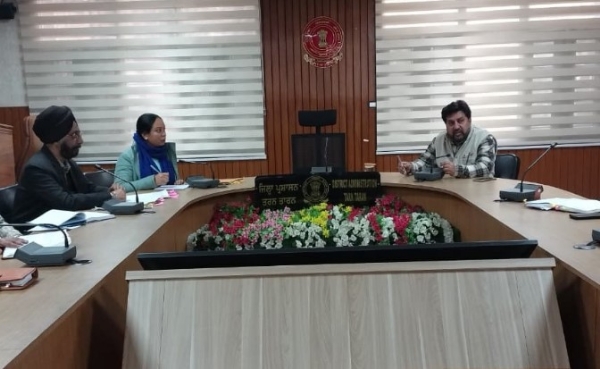 ਏ. ਡੀ. ਸੀ. ਤਰਨਤਾਰਨ ਅਧਿਕਾਰੀਆ ਨਾਲ ਮੀਟਿੰਗ ਦੌਰਾਨ। ਏ. ਡੀ. ਸੀ. ਤਰਨਤਾਰਨ ਅਧਿਕਾਰੀਆ ਨਾਲ ਮੀਟਿੰਗ ਦੌਰਾਨ।