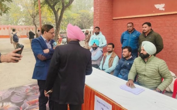 ਜ਼ਿਲ੍ਹਾ ਪ੍ਰੀਸ਼ਦ ਅਤੇ ਪੰਚਾਇਤ ਸੰਮਤੀਆਂ ਦੀਆਂ ਚੋਣਾਂ ਦੇ ਮਦੇਨਜਰ ਚੋਣ ਅਬਜ਼ਰਵਰ ਵੱਖ ਵੱਖ ਥਾਵਾਂ ਦਾ ਦੌਰਾ ਕਰਦੇ ਹੋਏ। ਜ਼ਿਲ੍ਹਾ ਪ੍ਰੀਸ਼ਦ ਅਤੇ ਪੰਚਾਇਤ ਸੰਮਤੀਆਂ ਦੀਆਂ ਚੋਣਾਂ ਦੇ ਮਦੇਨਜਰ ਚੋਣ ਅਬਜ਼ਰਵਰ ਵੱਖ ਵੱਖ ਥਾਵਾਂ ਦਾ ਦੌਰਾ ਕਰਦੇ ਹੋਏ।