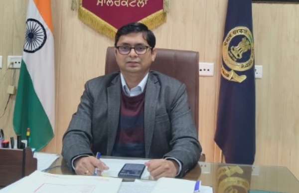 ਜ਼ਿਲ੍ਹਾ ਮੈਜਿਸਟਰੇਟ ਕਮ ਡਿਪਟੀ ਕਮਿਸ਼ਨਰ ਮਾਲੇਰਕੋਟਲਾ ਵਿਰਾਜ ਸ਼ਿਆਮਕਰਨ ਤਿੜਕੇ। ਜ਼ਿਲ੍ਹਾ ਮੈਜਿਸਟਰੇਟ ਕਮ ਡਿਪਟੀ ਕਮਿਸ਼ਨਰ ਮਾਲੇਰਕੋਟਲਾ ਵਿਰਾਜ ਸ਼ਿਆਮਕਰਨ ਤਿੜਕੇ।