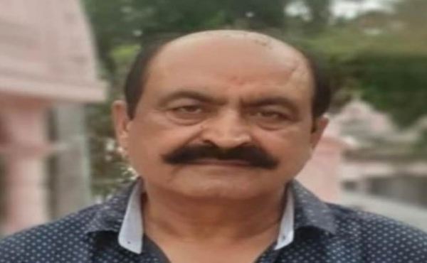 ਕਰਿਆਨਾ ਕਾਰੋਬਾਰੀ ਰਵਿੰਦਰ ਸੋਬਤੀ । ਕਰਿਆਨਾ ਕਾਰੋਬਾਰੀ ਰਵਿੰਦਰ ਸੋਬਤੀ ।