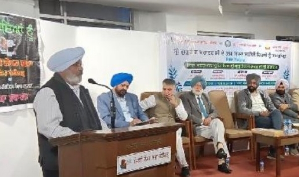 ਪੰਜਾਬ ਕਲਾ ਭਵਨ ਚੰਡੀਗੜ੍ਹ ਵਿਖੇ ਕਰਵਾਏ ਗਏ ਸ੍ਰੀ ਗੁਰੂ ਤੇਗ ਬਹਾਦਰ ਜੀ ਦੇ ਸ਼ਹੀਦੀ ਦਿਹਾੜੇ ਨੂੰ ਸਮਰਪਿਤ ਸੈਮੀਨਾਰ ਦਾ ਦ੍ਰਿਸ਼। ਪੰਜਾਬ ਕਲਾ ਭਵਨ ਚੰਡੀਗੜ੍ਹ ਵਿਖੇ ਕਰਵਾਏ ਗਏ ਸ੍ਰੀ ਗੁਰੂ ਤੇਗ ਬਹਾਦਰ ਜੀ ਦੇ ਸ਼ਹੀਦੀ ਦਿਹਾੜੇ ਨੂੰ ਸਮਰਪਿਤ ਸੈਮੀਨਾਰ ਦਾ ਦ੍ਰਿਸ਼।