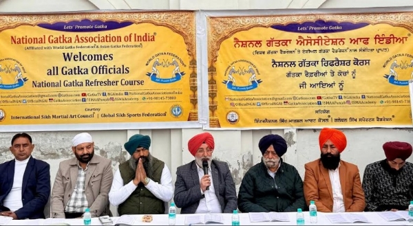 ਵਿਸ਼ਵ ਗੱਤਕਾ ਫੈਡਰੇਸ਼ਨ ਦੇ ਪ੍ਰਧਾਨ ਐਡਵੋਕੇਟ ਹਰਜੀਤ ਸਿੰਘ ਗਰੇਵਾਲ ਪੱਤਰਕਾਰਾਂ ਨੂੰ ਜਾਣਕਾਰੀ ਦਿੰਦੇ ਹੋਏ।