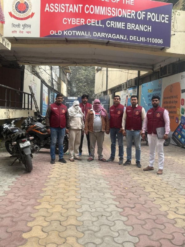 ਨਕਲੀ ਦਵਾਈਆਂ ਦਾ ਸੰਗਠਿਤ ਰੈਕੇਟ ਫੜਿਆ ਗਿਆ, ਮੁਲਜ਼ਮਾਂ ਦੀ ਫੋਟੋ ਨਕਲੀ ਦਵਾਈਆਂ ਦਾ ਸੰਗਠਿਤ ਰੈਕੇਟ ਫੜਿਆ ਗਿਆ, ਮੁਲਜ਼ਮਾਂ ਦੀ ਫੋਟੋ