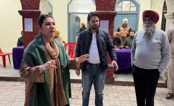 ਚੋਣ ਅਬਜਰਵਰ ਲਵਜੀਤ ਕਲਸੀ ਸਟਰਾਂਗ ਰੂਮਾਂ ਦਾ ਦੌਰਾ ਕਰਦੇ ਹੋਏ।