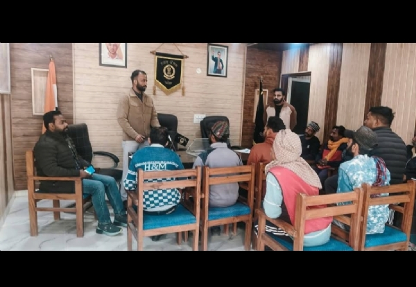 ਧਨੌਲਾ ਵਿਖੇ ਠੋਸ ਕੂੜਾ ਸਾੜਨ ਤੋਂ ਰੋਕਣ ਲਈ ਚਲਾਏ ਜਾਗਰੂਕਤਾ ਅਭਿਆਨ ਦਾ ਦ੍ਰਿਸ਼. ਧਨੌਲਾ ਵਿਖੇ ਠੋਸ ਕੂੜਾ ਸਾੜਨ ਤੋਂ ਰੋਕਣ ਲਈ ਚਲਾਏ ਜਾਗਰੂਕਤਾ ਅਭਿਆਨ ਦਾ ਦ੍ਰਿਸ਼.