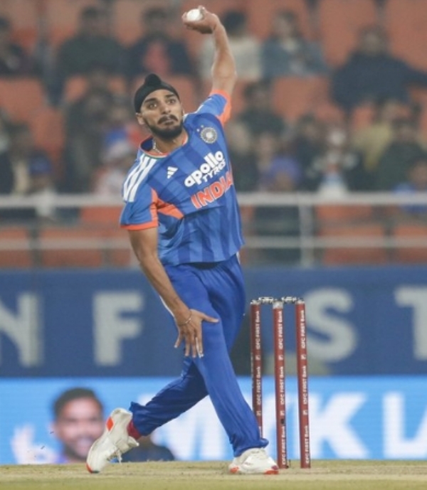 ਖੱਬੇ ਹੱਥ ਦੇ ਤੇਜ਼ ਗੇਂਦਬਾਜ਼ ਅਰਸ਼ਦੀਪ ਸਿੰਘ ਖੱਬੇ ਹੱਥ ਦੇ ਤੇਜ਼ ਗੇਂਦਬਾਜ਼ ਅਰਸ਼ਦੀਪ ਸਿੰਘ