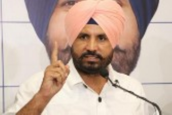 ਅਮਰਿੰਦਰ ਸਿੰਘ ਰਾਜਾ ਵੜਿੰਗ ਦੀ ਤਸਵੀਰ। ਅਮਰਿੰਦਰ ਸਿੰਘ ਰਾਜਾ ਵੜਿੰਗ ਦੀ ਤਸਵੀਰ।