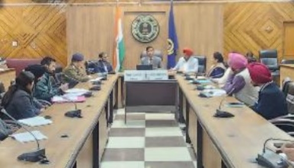 ਡਿਪਟੀ ਕਮਿਸ਼ਨਰ ਡਾ. ਹਿਮਾਂਸ਼ੂ ਅਗਰਵਾਲ ਵੱਖ-ਵੱਖ ਵਿਭਾਗਾਂ ਦੇ ਅਧਿਕਾਰੀਆਂ ਨਾਲ ਮੀਟਿੰਗ ਦੌਰਾਨ। ਡਿਪਟੀ ਕਮਿਸ਼ਨਰ ਡਾ. ਹਿਮਾਂਸ਼ੂ ਅਗਰਵਾਲ ਵੱਖ-ਵੱਖ ਵਿਭਾਗਾਂ ਦੇ ਅਧਿਕਾਰੀਆਂ ਨਾਲ ਮੀਟਿੰਗ ਦੌਰਾਨ।