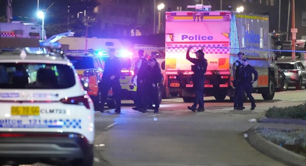 ਬੋਂਦੀ ਬੀਚ ਹਮਲੇ ਤੋਂ ਬਾਅਦ ਪੁਲਿਸ ਨੇ ਇਲਾਕੇ ਨੂੰ ਘੇਰ ਲਿਆ। ਬੋਂਦੀ ਬੀਚ ਹਮਲੇ ਤੋਂ ਬਾਅਦ ਪੁਲਿਸ ਨੇ ਇਲਾਕੇ ਨੂੰ ਘੇਰ ਲਿਆ।