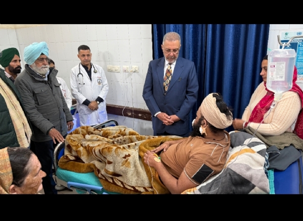 ਨੌਜਵਾਨ ਬਲਵਿੰਦਰ ਸਿੰਘ ਭਿੰਦਾ ਦਾ ਹਾਲ-ਚਾਲ ਜਾਨਣ ਪਹੁੰਚੇ ਸਿਹਤ ਮੰਤਰੀ ਨੌਜਵਾਨ ਬਲਵਿੰਦਰ ਸਿੰਘ ਭਿੰਦਾ ਦਾ ਹਾਲ-ਚਾਲ ਜਾਨਣ ਪਹੁੰਚੇ ਸਿਹਤ ਮੰਤਰੀ