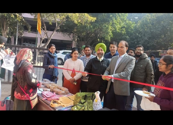 ਵਧੀਕ ਡਿਪਟੀ ਕਮਿਸ਼ਨਰ ਸੈਲਫ ਹੈਲਪ ਗਰੁੱਪ ਦੇ ਉਤਪਾਦਾਂ ਦੀ ਪ੍ਰਦਰਸ਼ਨੀ ਦਾ ਉਦਘਾਟਨ ਕਰਦੇ ਹੋਏ. ਵਧੀਕ ਡਿਪਟੀ ਕਮਿਸ਼ਨਰ ਸੈਲਫ ਹੈਲਪ ਗਰੁੱਪ ਦੇ ਉਤਪਾਦਾਂ ਦੀ ਪ੍ਰਦਰਸ਼ਨੀ ਦਾ ਉਦਘਾਟਨ ਕਰਦੇ ਹੋਏ.